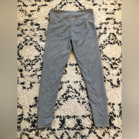 Fabletics leggings in gray size medium - Picture 4 of 5
